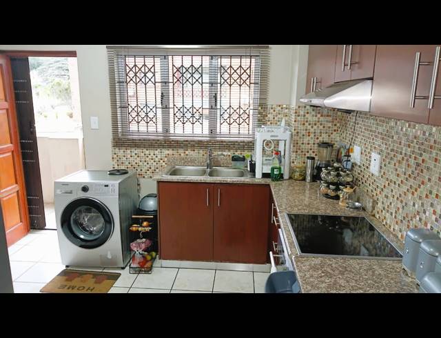 2 BEDROOM FLAT FOR SALE IN BLUFF